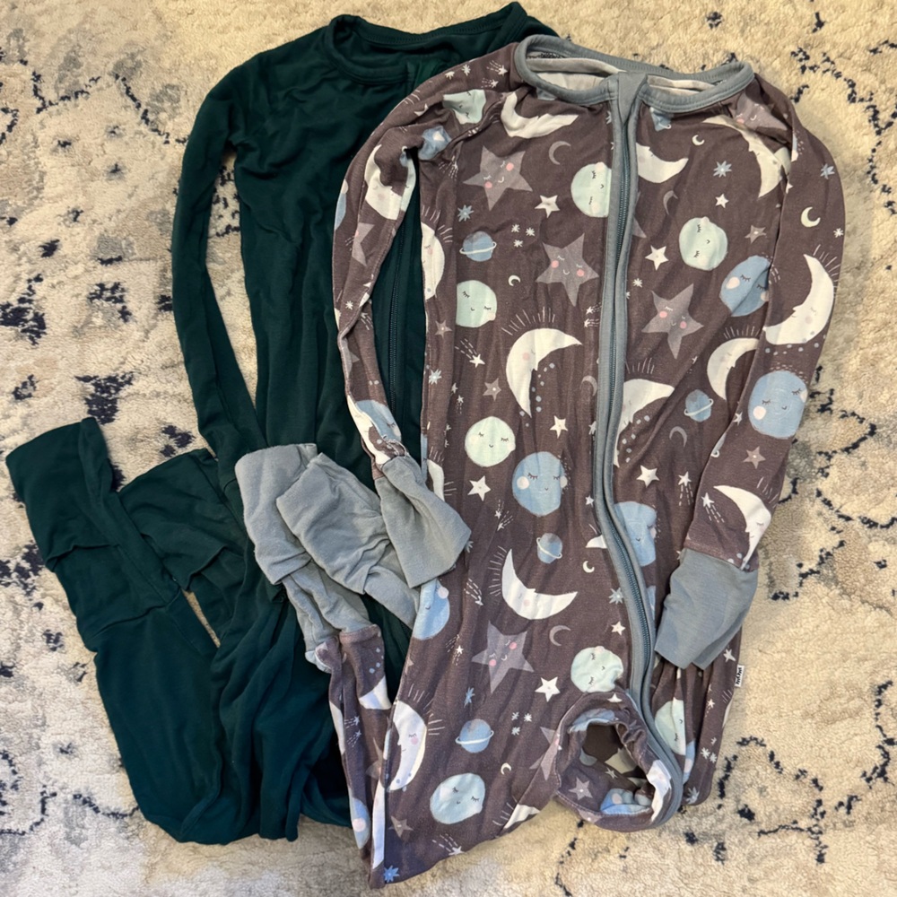 Zippies (2)- Little Sleepies/ 2T/ green & moons/ Flawed!